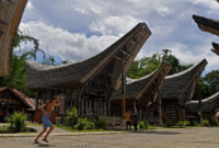 10-Rumah-Adat-Terpopuler-Di-Indonesia-Dari-Banten-Hingga-Papua